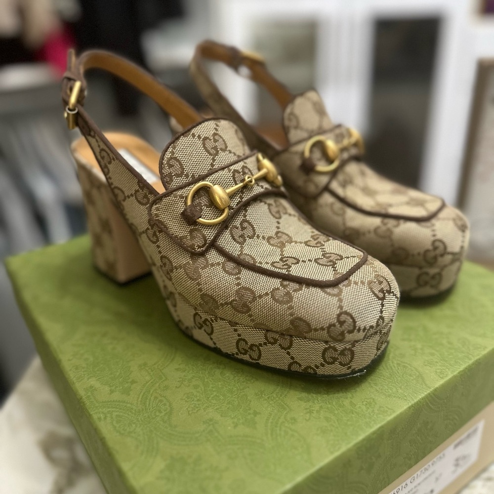 Gucci Monogram Kid Scamosciato Horsebit Platform Slingback Mules 40 New Acero